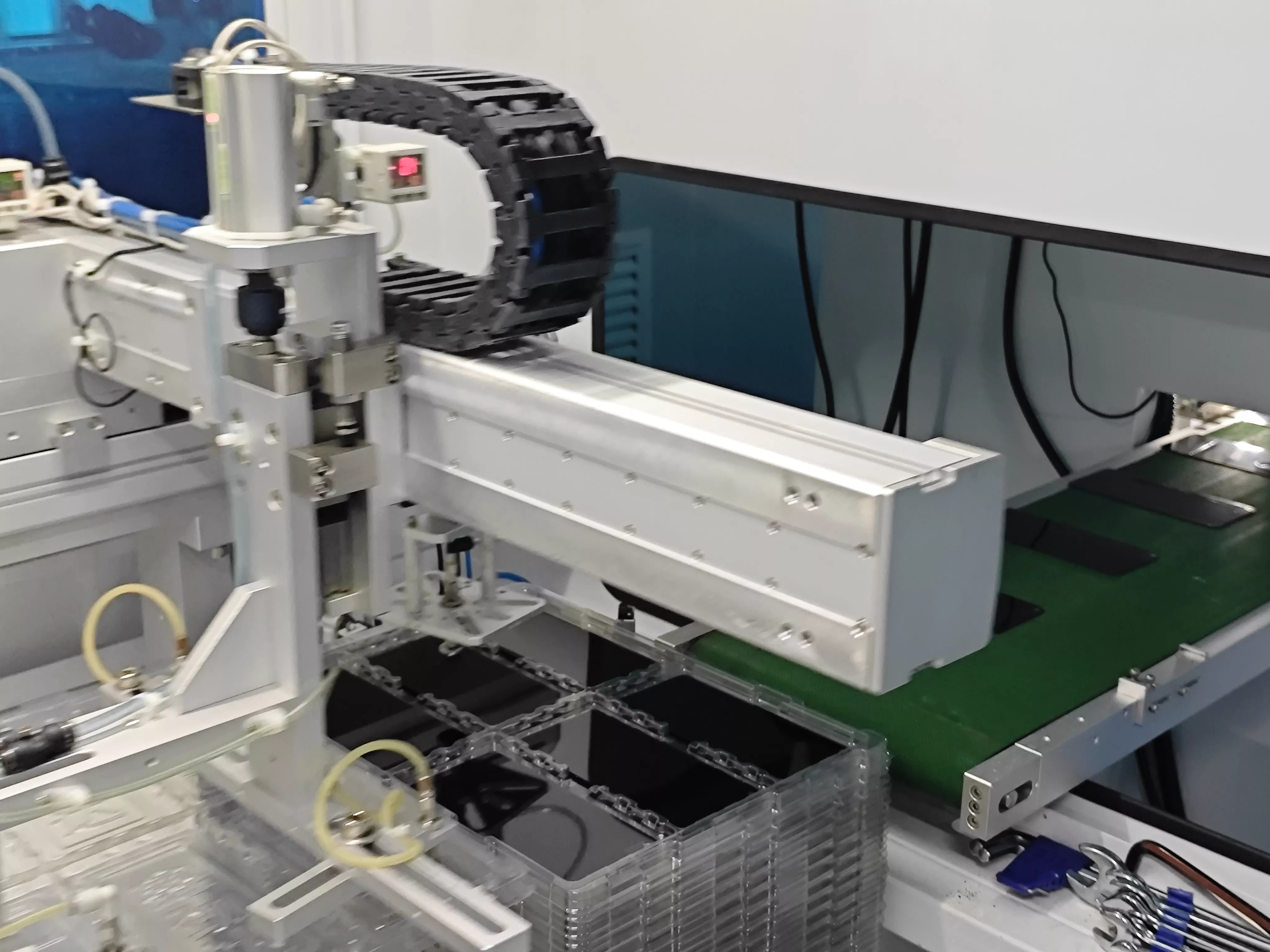 YEZONE mobile LCD screen production facility
